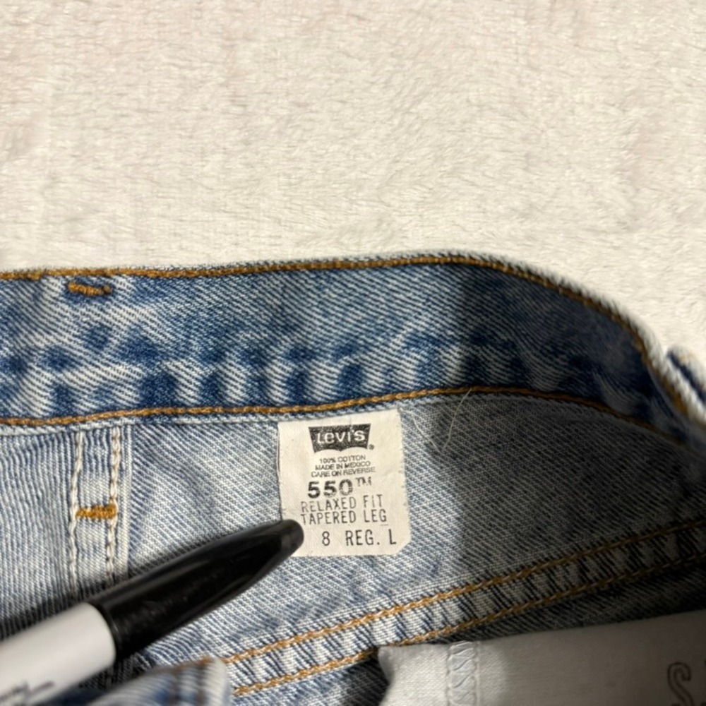Levi's 550 Denim Shorts Women 8 Blue Distressed High Rise Raw Hem Cut Off Summer - Picture 4 of 5